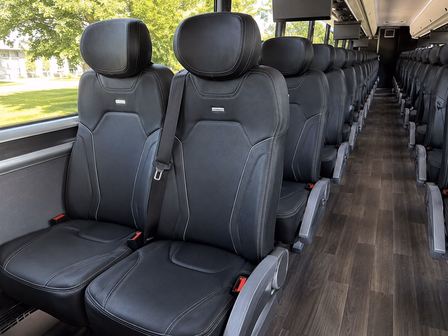 charter buses from davenport to chicago for games concerts and multi day trips