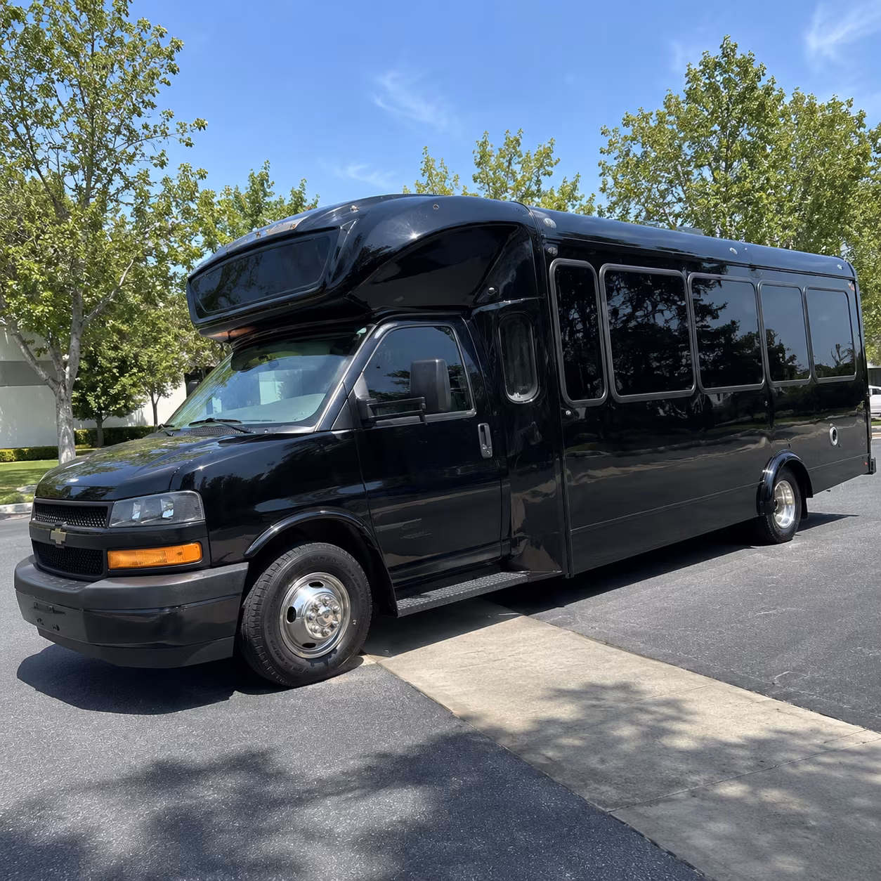 davenport 15 passenger party bus
