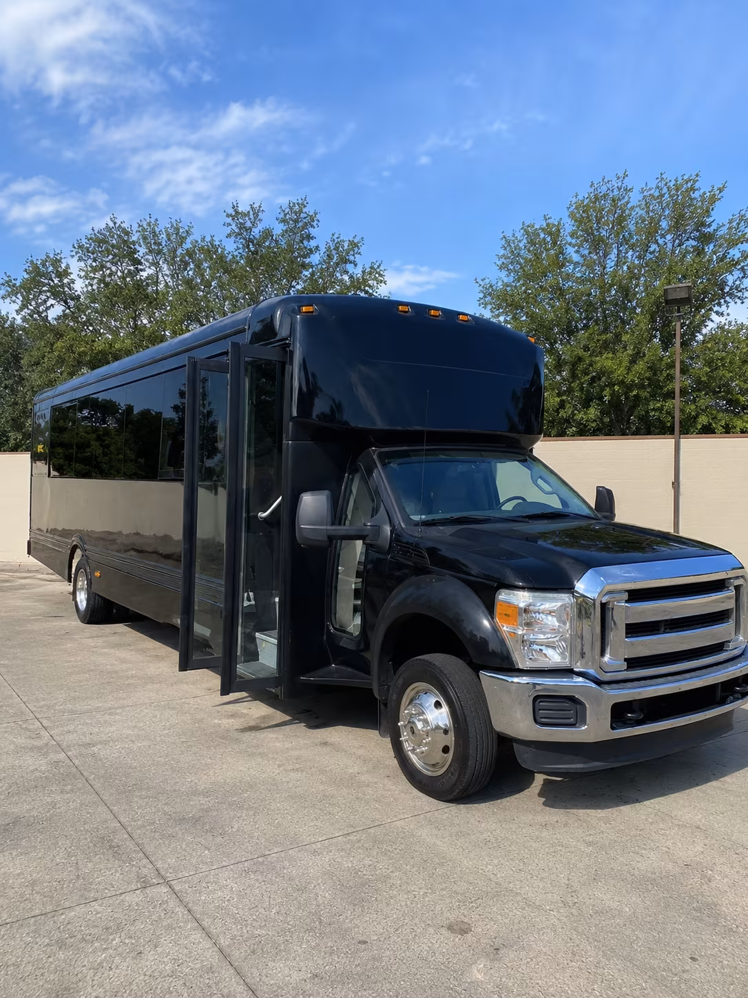 davenport 20 passenger party bus