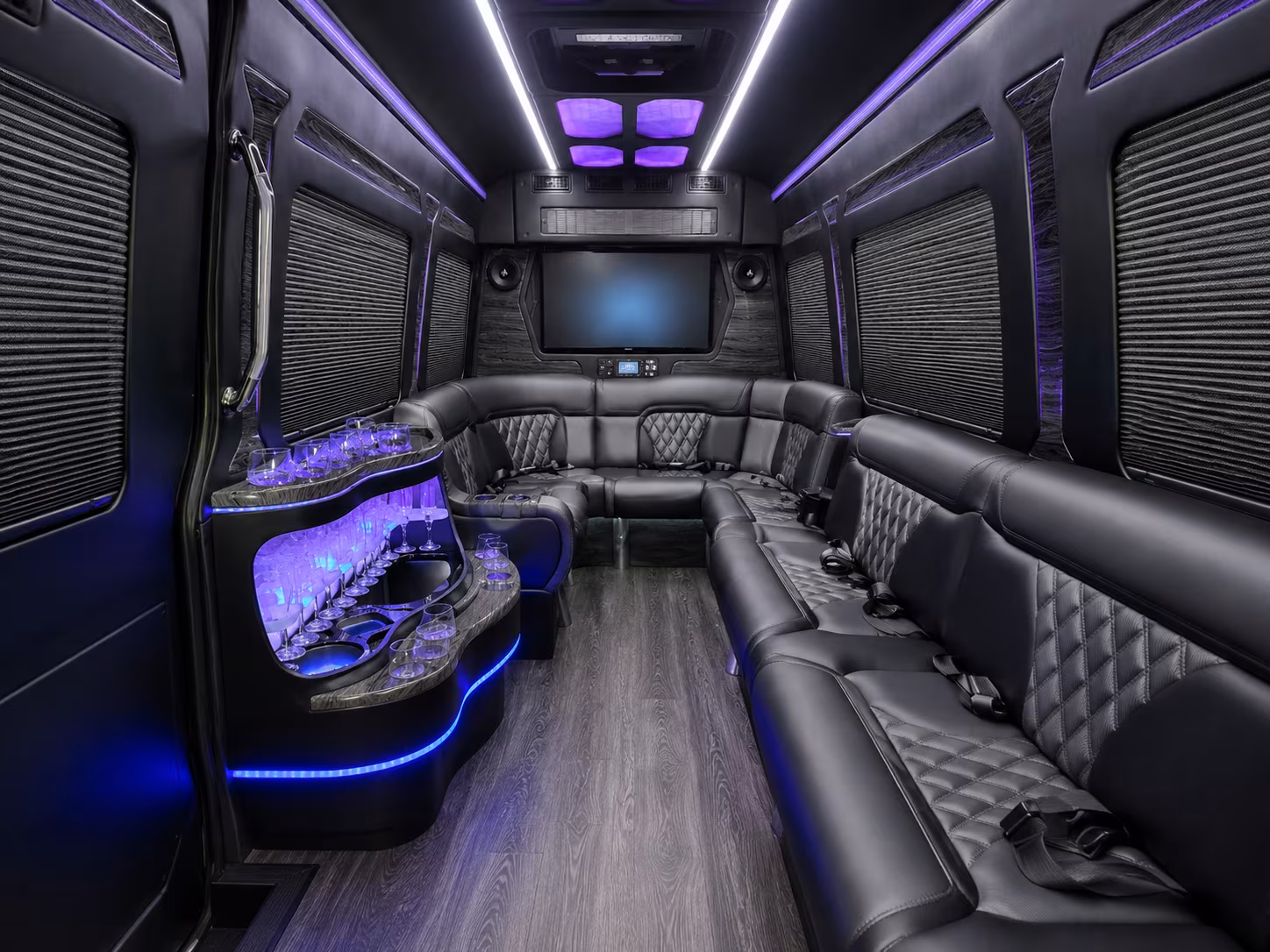 davenport 28 passenger party bus