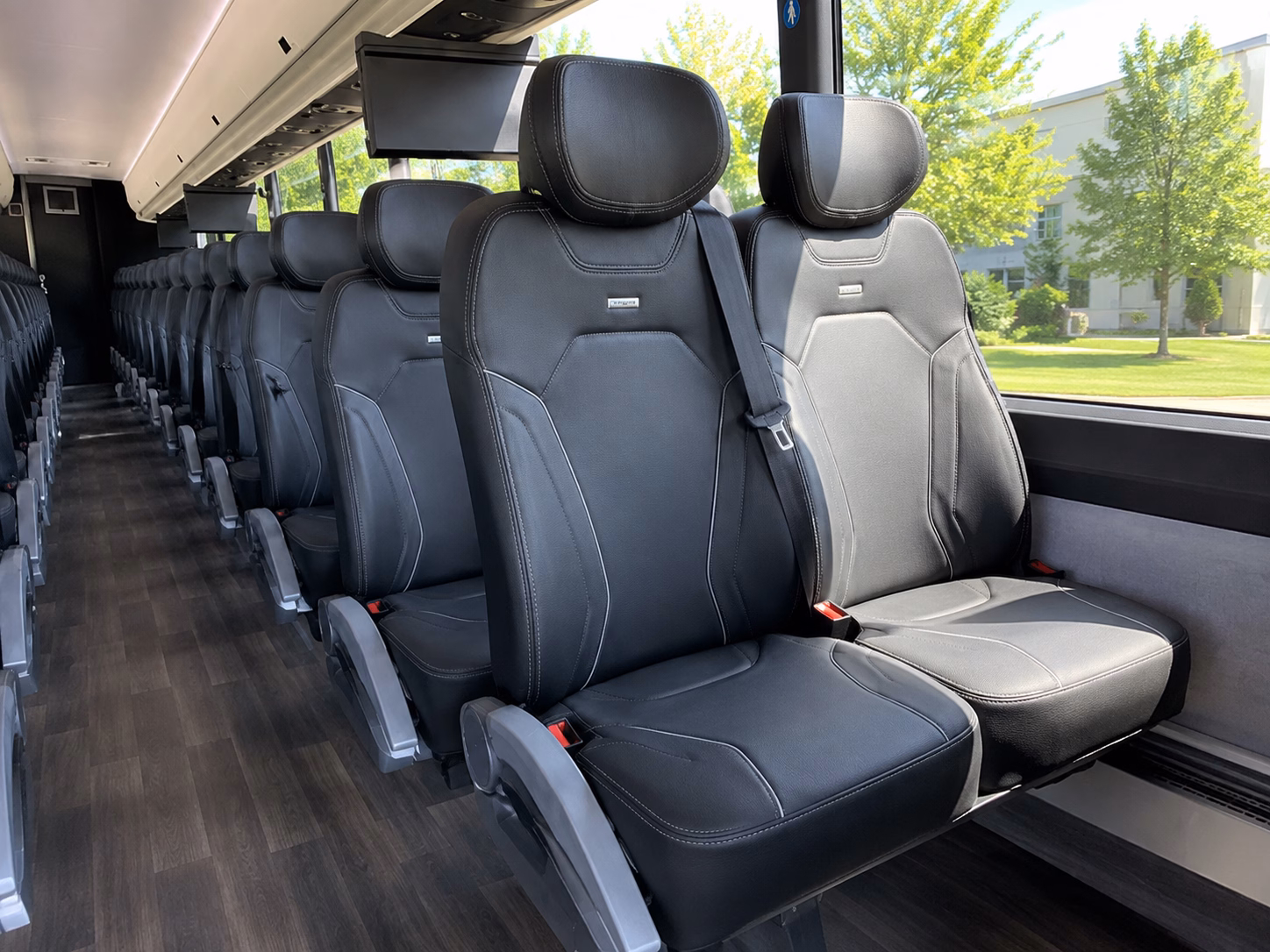 winery tour buses from davenport to galena illinois